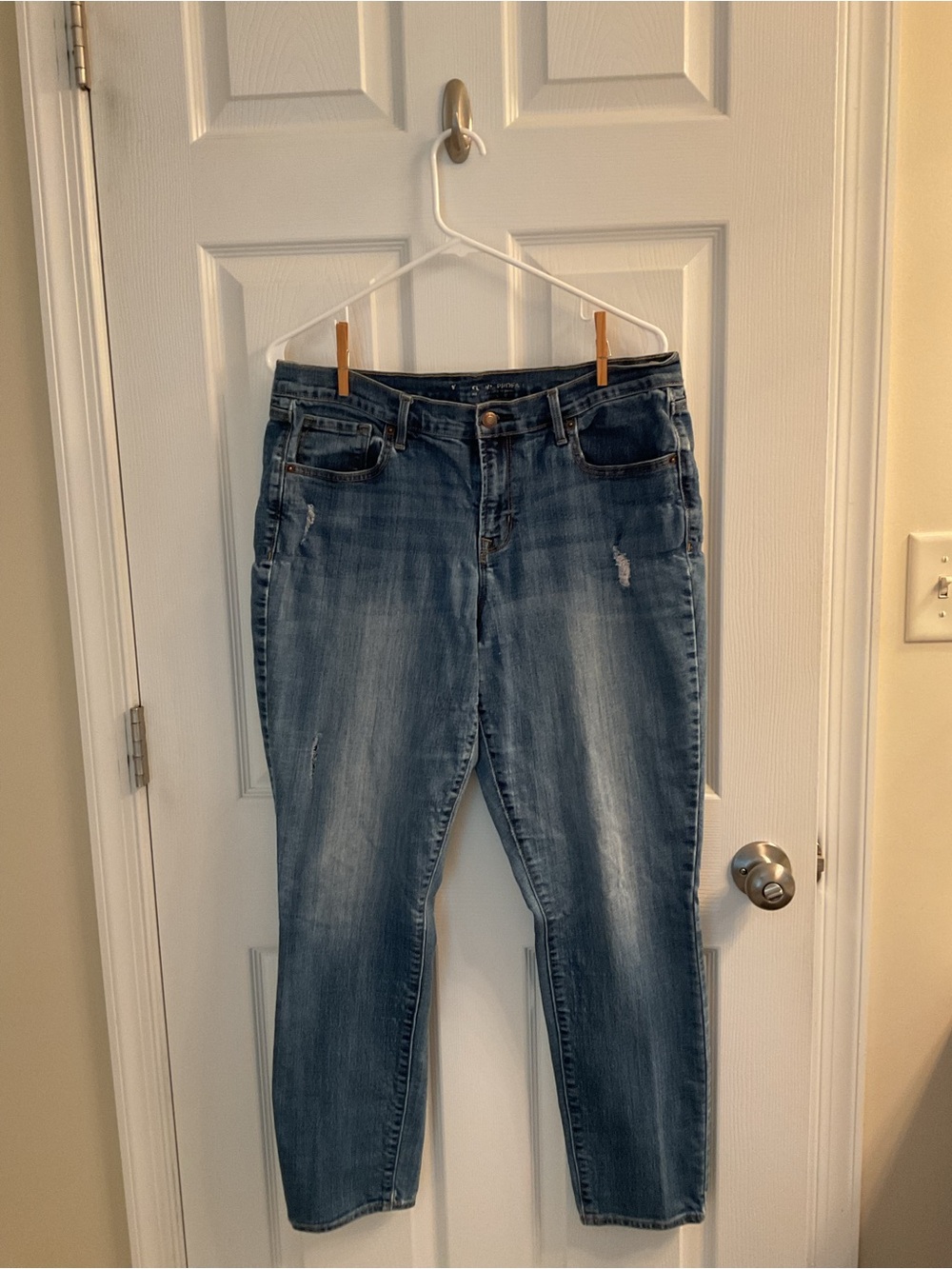 Classic Women's Mid-Blue Curvy Jeans